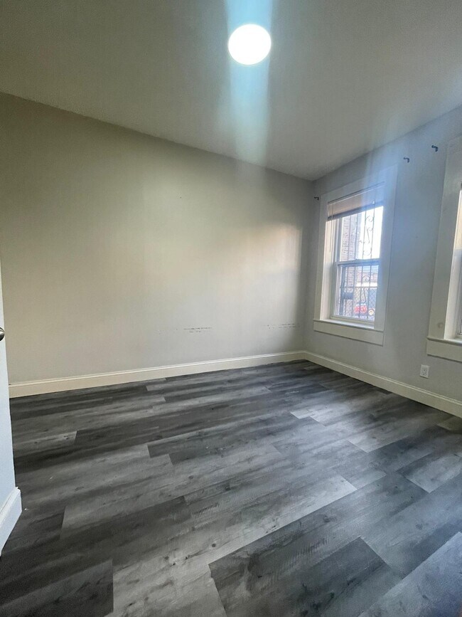 237 Fowler ave 3 - 238 Fowler Ave Unit 3