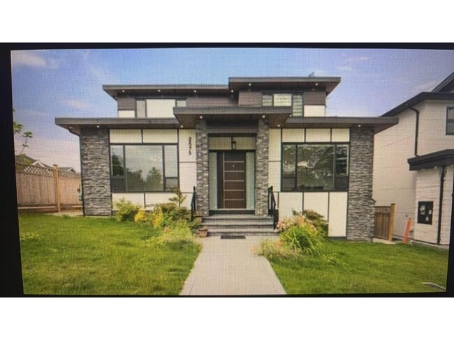 Photo - 2575-2166 166 St