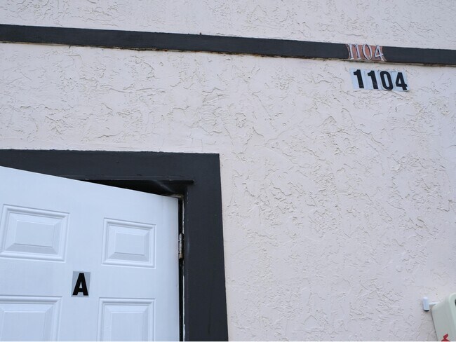 Building Photo - 1104 22nd St Unit A