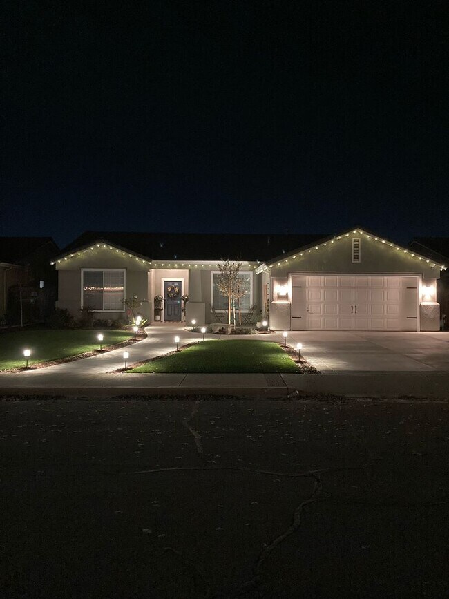 Photo - Charming 3 bedroom 2 bathroom home located...