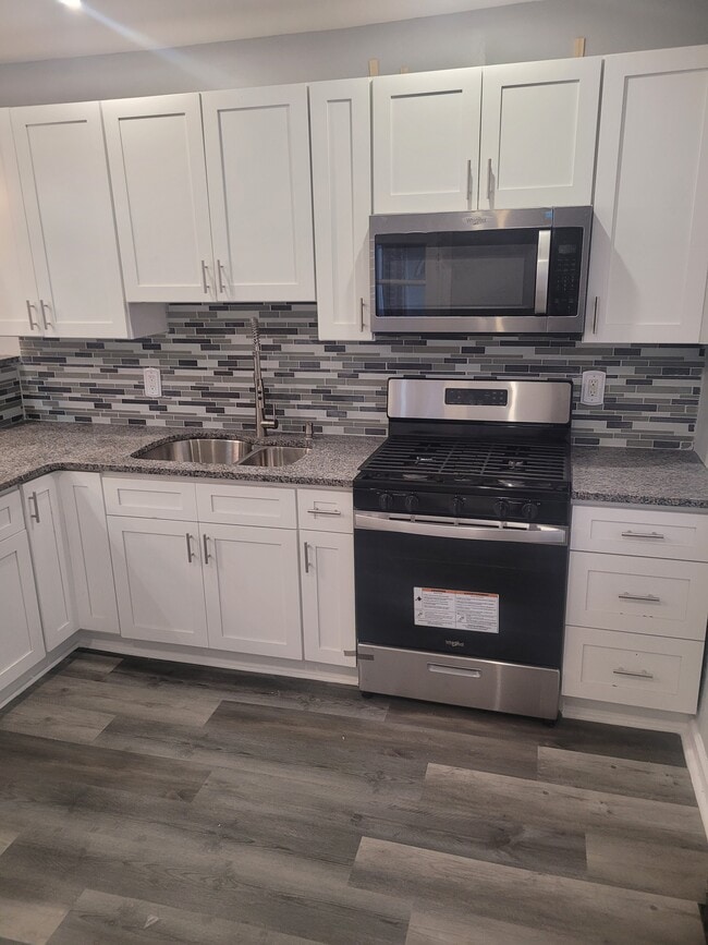 Photo - 305 Greenway Ave