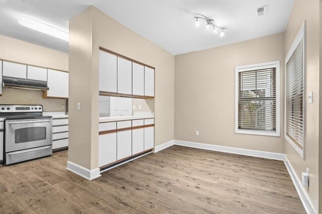 Photo - 6121 Sunpointe Dr Unit 6121 Sunpointe Dr. #103