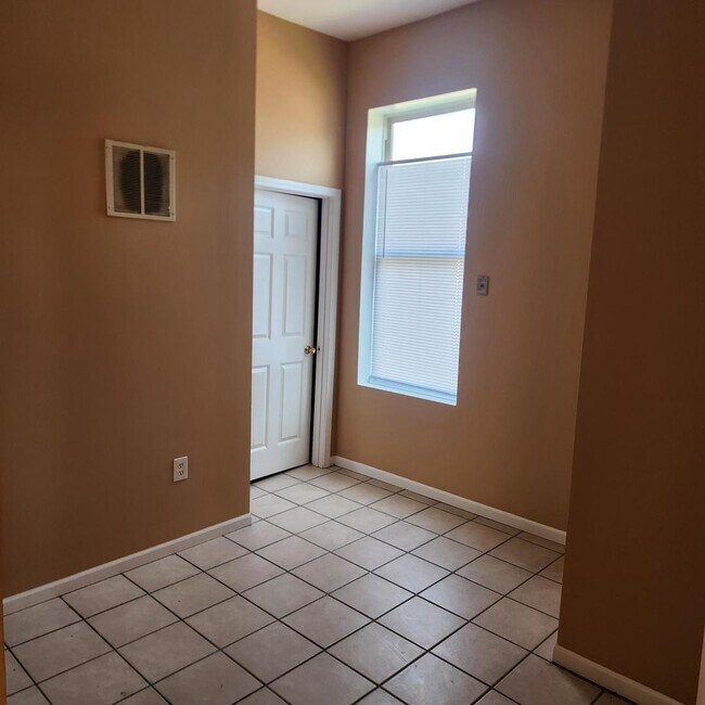 Photo - 1256 S Avers Ave