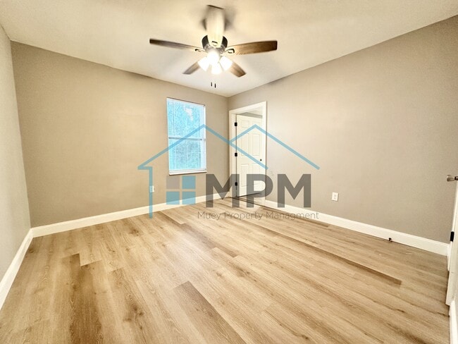 Photo - 119 S Riverbend Dr
