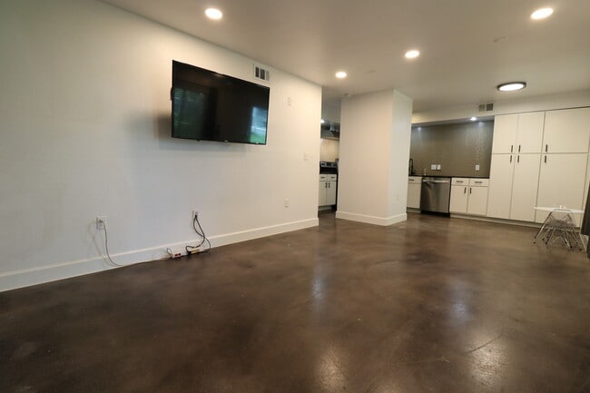 Photo - 2200 Dickson Dr Unit 124