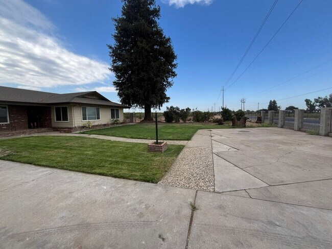 Photo - Ranchette/Oakdale