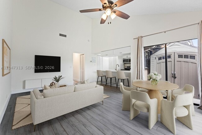 Photo - 2025 SW 82nd Ave