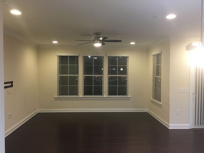 Loft - 530 Methven Grove Dr