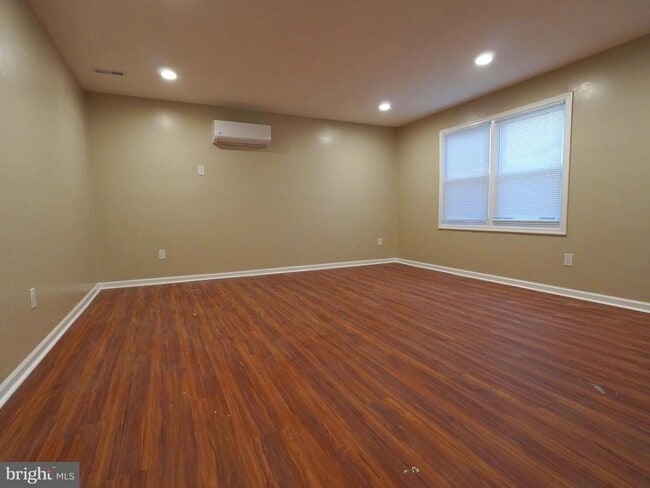 Photo - 710 N York Rd