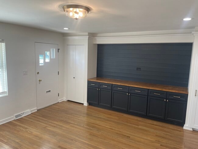 Photo - 117 E 6th Ave