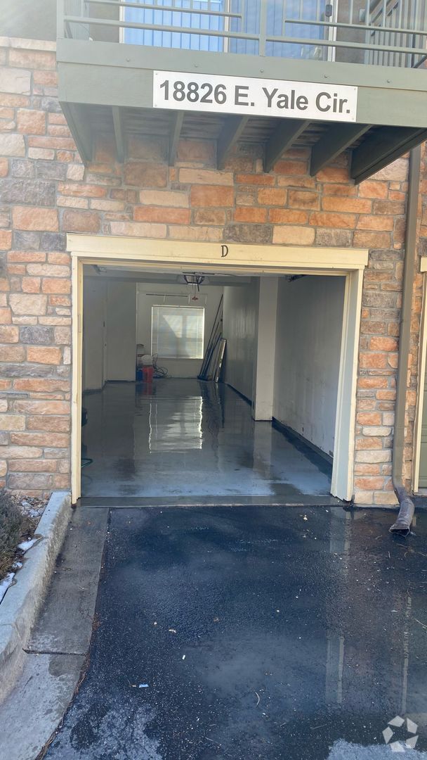 Building Photo - Large 2 Bedroom 2 Bath Townhome in Sterlin...