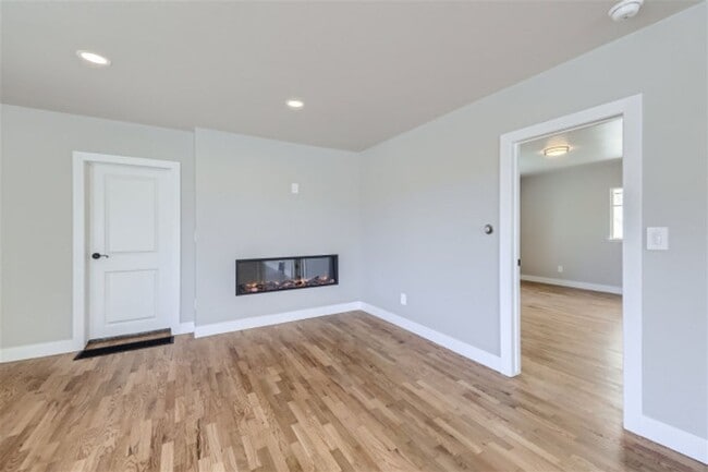 Photo - OLD TOWN LOUISVILLE 2 Bed 1 Bath CHARMER-Available NOW!