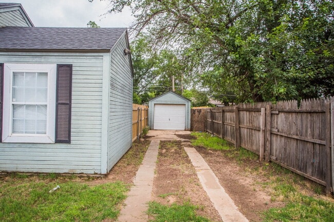 Photo - Move-In Ready! Stunning Home with Modern U...