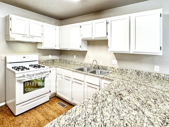 Building Photo - 8126 E 65th Pl Rental