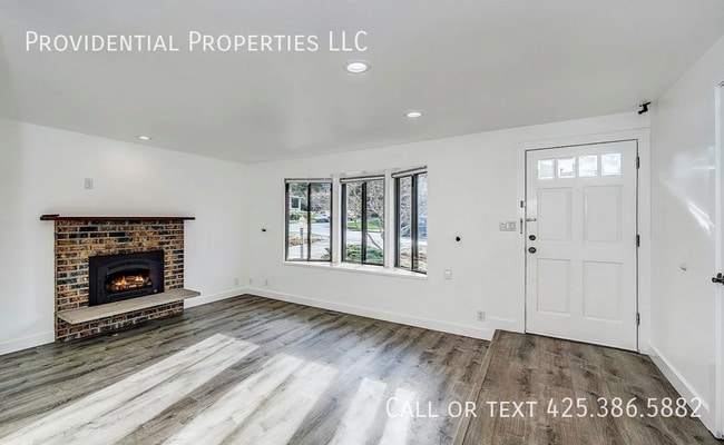 Photo - 10932 NE 60th St