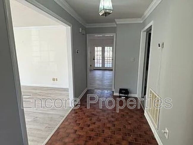 Photo - 2102 Oakcrest Ct
