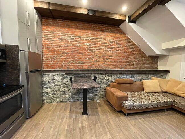 Photo - 1028 Commonwealth Ave Unidad 103