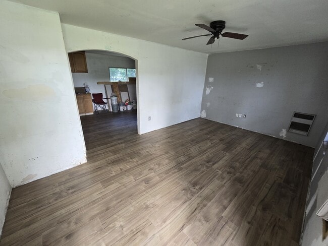 Photo - 122 3rd St SW