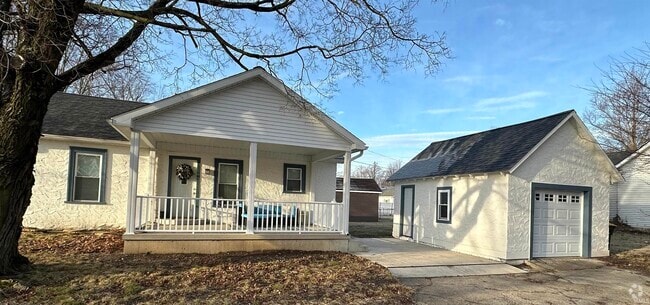 Building Photo - 209 E Summit St Rental