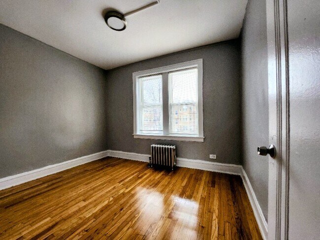 Photo - 644 N Mayfield Ave Unit 2