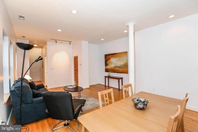 Photo - 1427 Chapin St NW Unidad 301