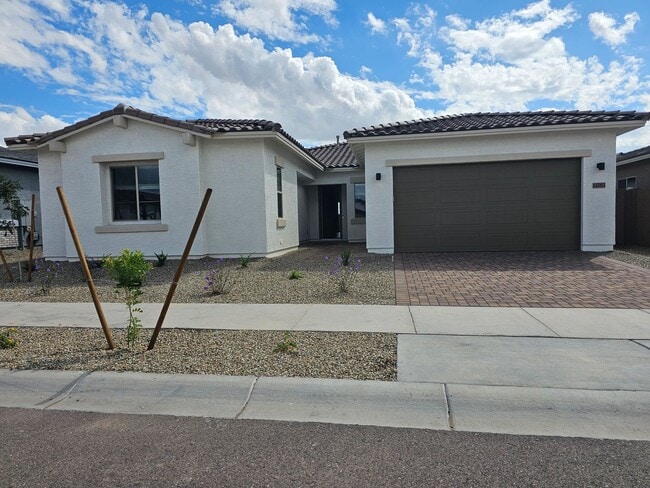 Building Photo - BEAUTIFUL NEW HOME 5 BEDROOMS 3 BATHS!