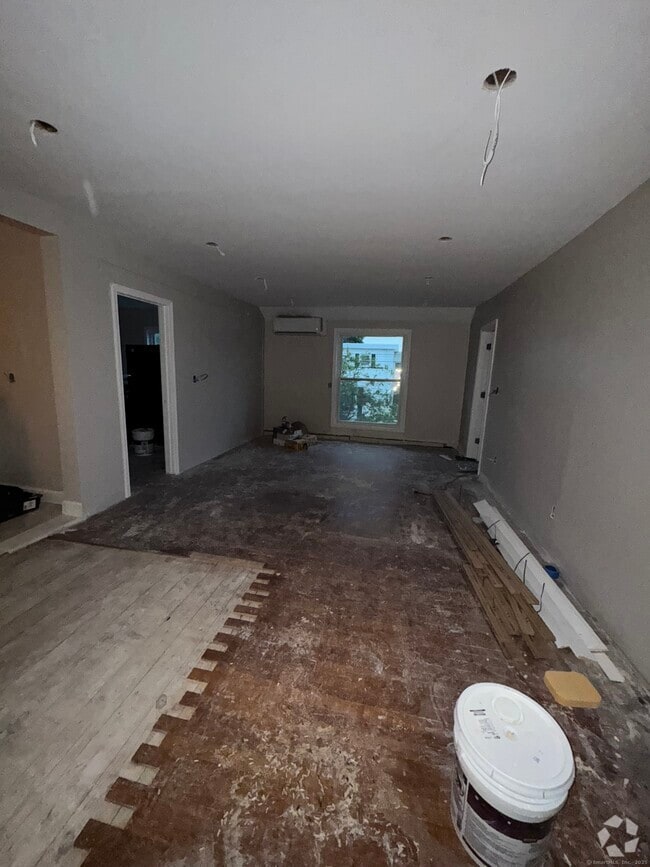 Building Photo - 1012 Dixwell Ave Unit 2 Rental
