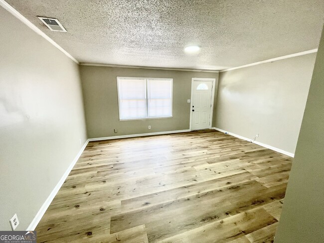 Photo - 1595 Winston Dr