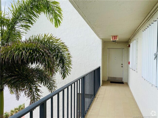 Building Photo - 9400 S Ocean Dr Unit 201B Rental