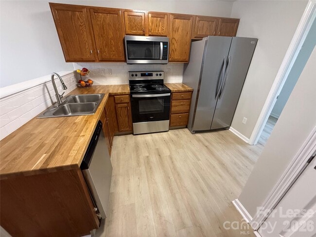 Photo - 7021 Sunman Rd