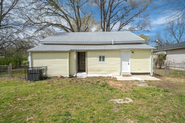 Photo - Fully Renovated 3BR/2BA Home in Pell City ...