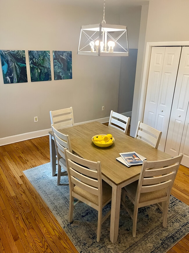 Photo - 4710 Fowler St