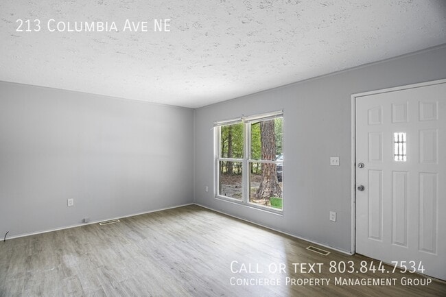Photo - 213 Columbia Ave NE