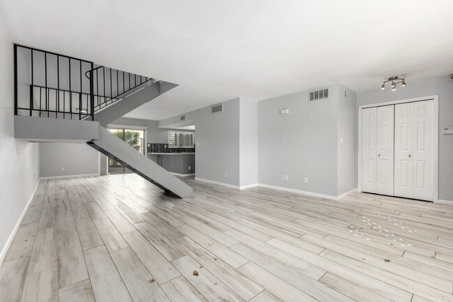 Photo - 4938 N 74th St