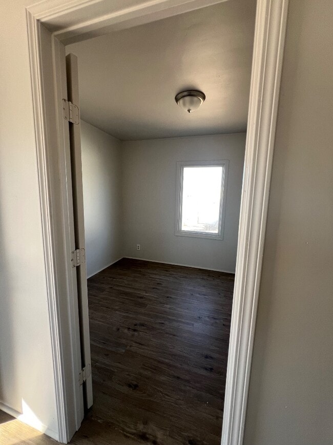 Photo - 724 W 1st Ave