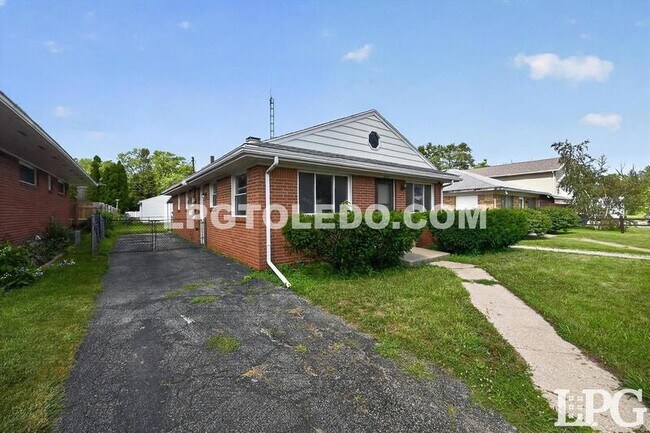 Photo - 1818 Christian Ave