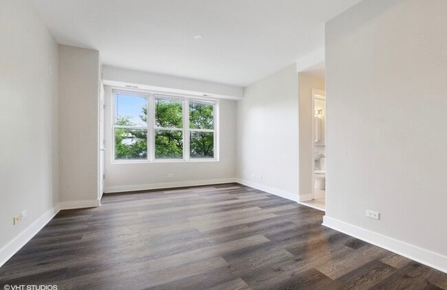 4335 W Irving Park Rd Unit 4335 W Irving Park Rd Apt 101