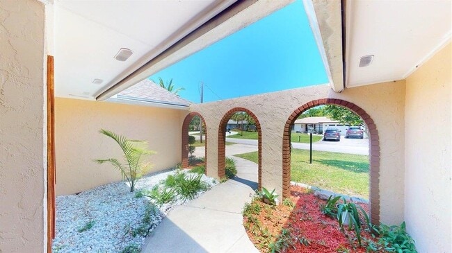 Photo - 10 Coral Reef Ct S