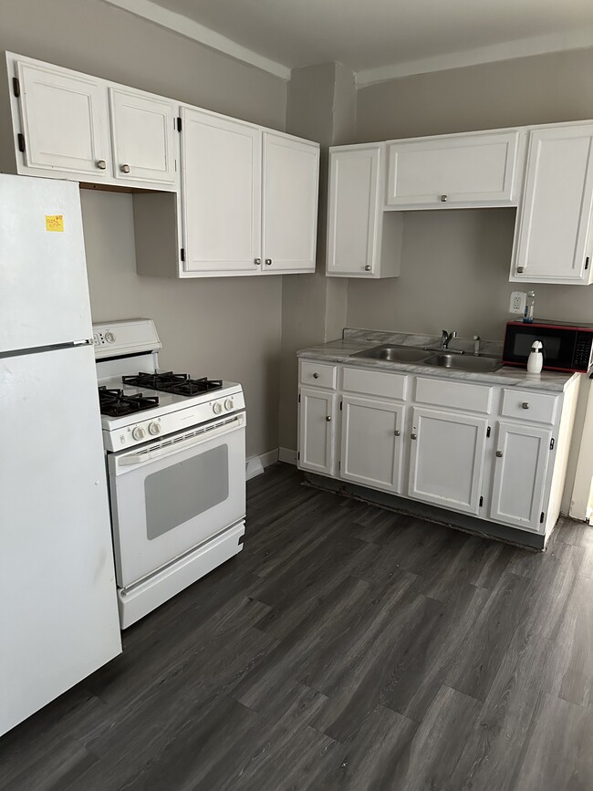 Photo - 1225 W 108th St