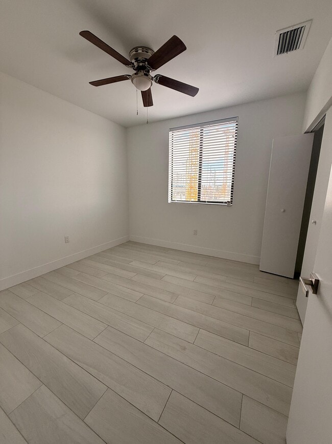 Photo - 765 E 20th St