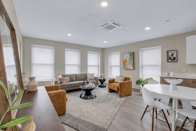 Photo - 375 Cummins Hwy Unidad 402