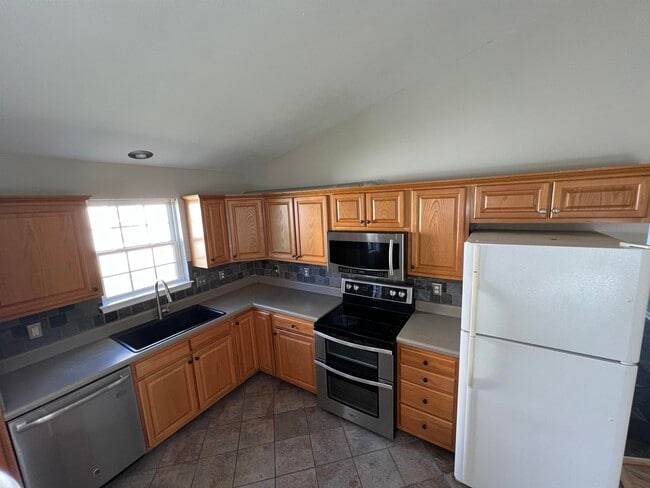 Photo - 85 Somerset Dr