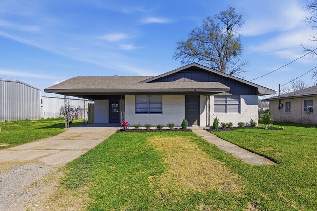 Photo - 628 Urban St