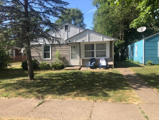 Building Photo - 821 Roosevelt St