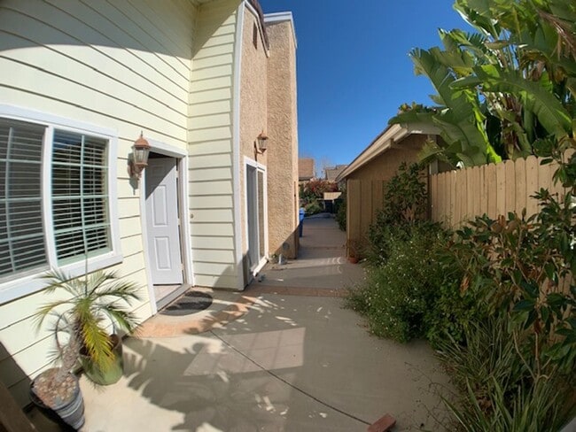 Photo - Moorpark 3 Bedroom Single Story with Private Backyard