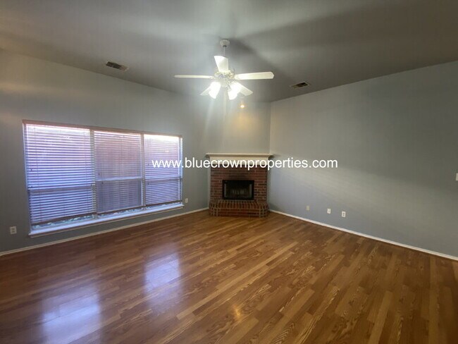 Photo - 1321 W Branch Hollow Dr