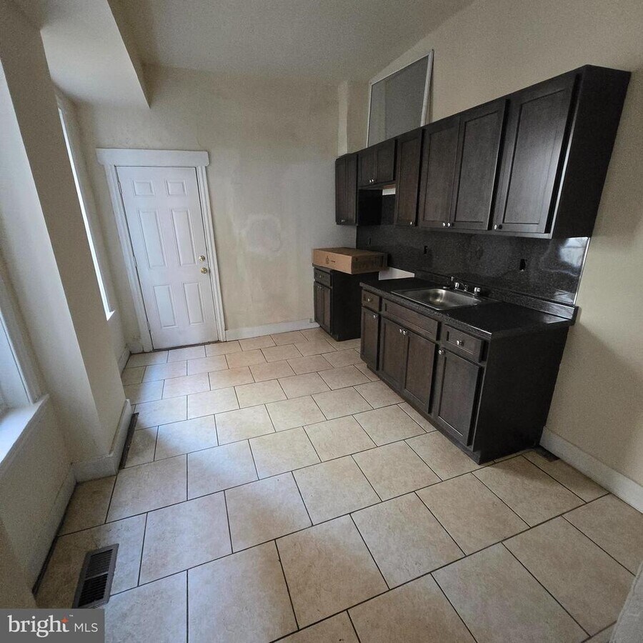 Photo - 5252 Pulaski Ave