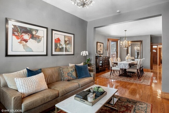 (Actualmente sin amueblar) - 1823 W 22nd Plz Unidad First Floor