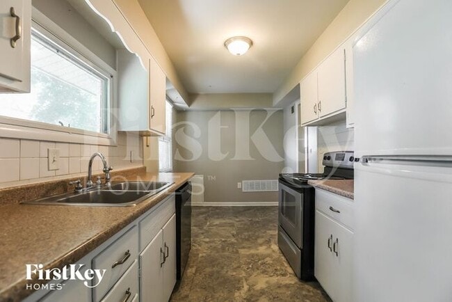 Photo - 7923 Maple St