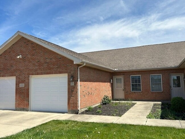 Modern & Spacious 2-Bedroom Ranch Condo – ... - Modern & Spacious 2-Bedroom Ranch Condo – ... Unit 1023-B Laurel Tree Ct